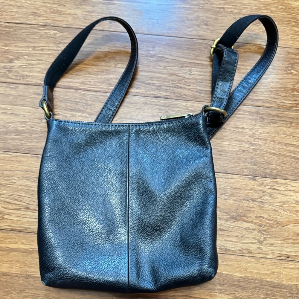Fossil small, black leather Crossbody bag - Picture 3 of 7